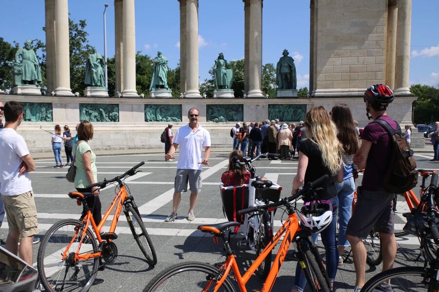 Budapest: Historic Downtown Bicycle Ride with Scenic Views - How the ride feels: pace, safety, and what I’d pack