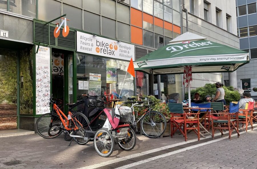 Budapest: Historic Downtown Bicycle Ride with Scenic Views - Back in Pest: Markets, museums, and a Jewish Quarter finish with major landmarks