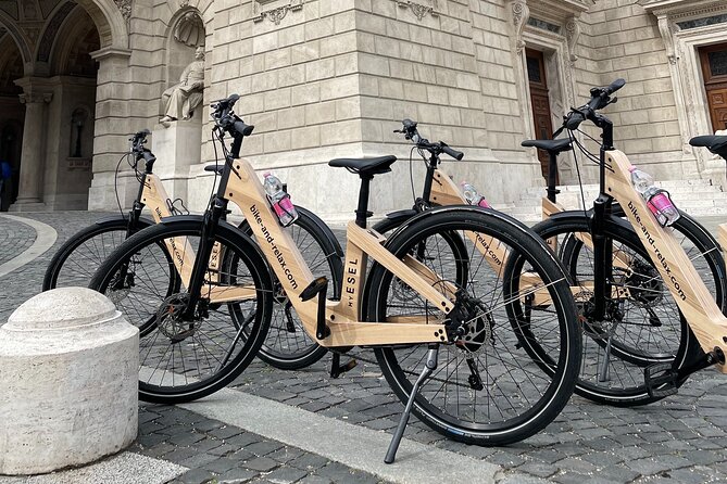Budapest: Historic Downtown ride on E-Bicycles Buda & Pest - From the Jewish Quarter to Andrássy Avenue and Hero’s Square