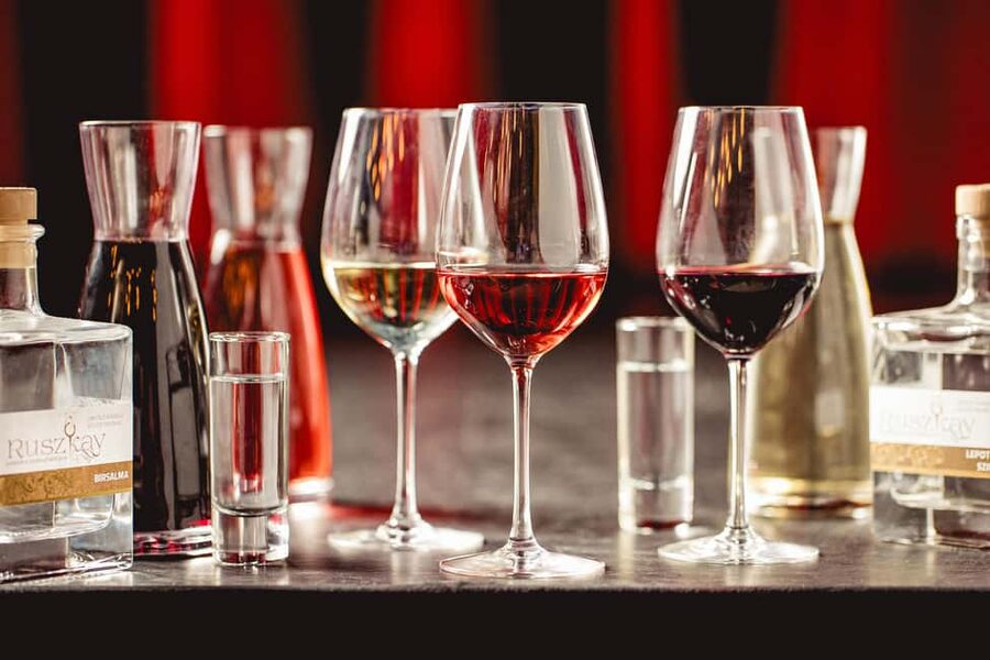 Budapest: Hungarian Dinner & Show with Unlimited Drinks - Key things I’d watch for