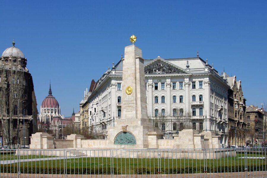 Budapest: Inner City Walking Tour in German - What you really get for the price: $23 for a guided city spine
