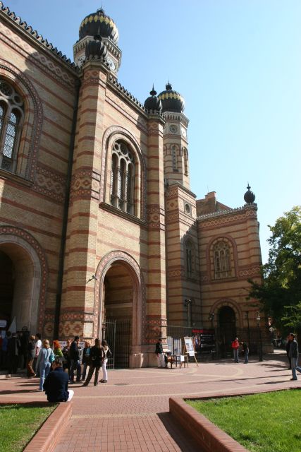 Budapest: Jewish Heritage Guided Tour with Synagogue Ticket - Jewish Museum Budapest: how the objects and rooms do the heavy lifting