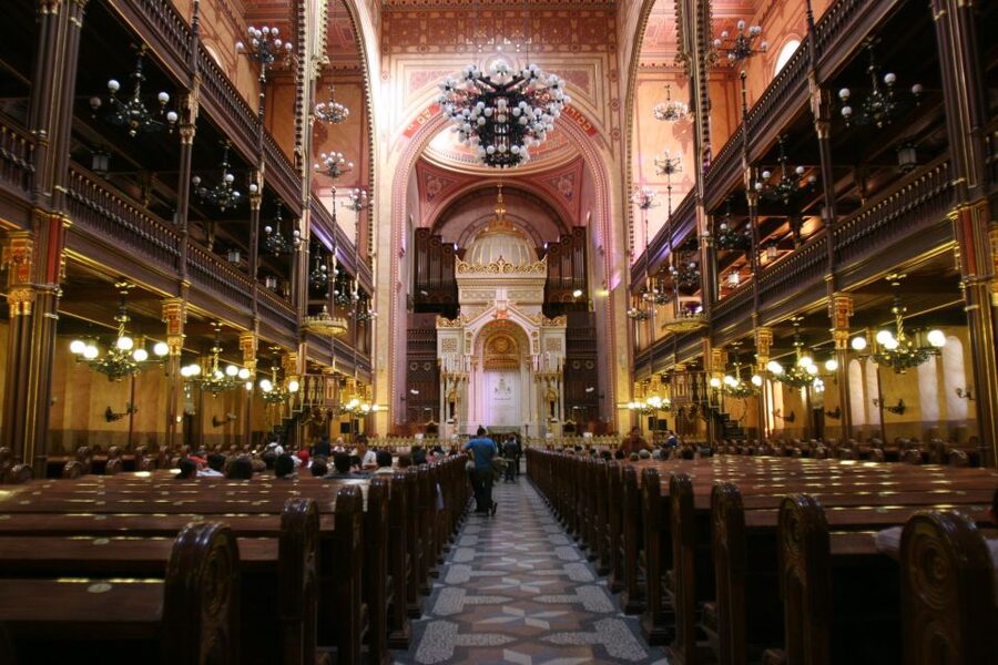 Budapest: Jewish Heritage Guided Tour with Synagogue Ticket - Where you’ll start: two options that change the flow
