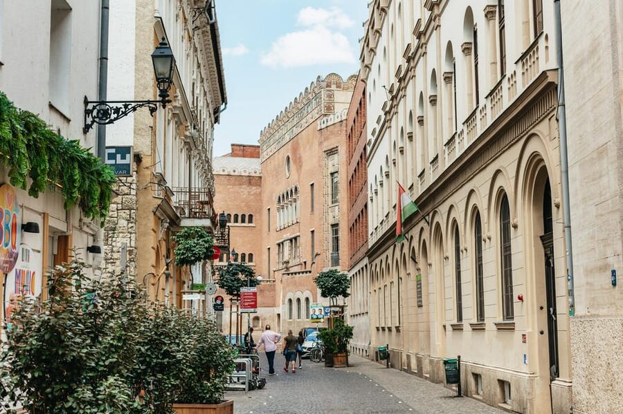 Budapest: Jewish History Guided Walking Tour with Historian - Seeing Kazinczy and Rumbach Synagogues From the Outside, and Why That Still Matters