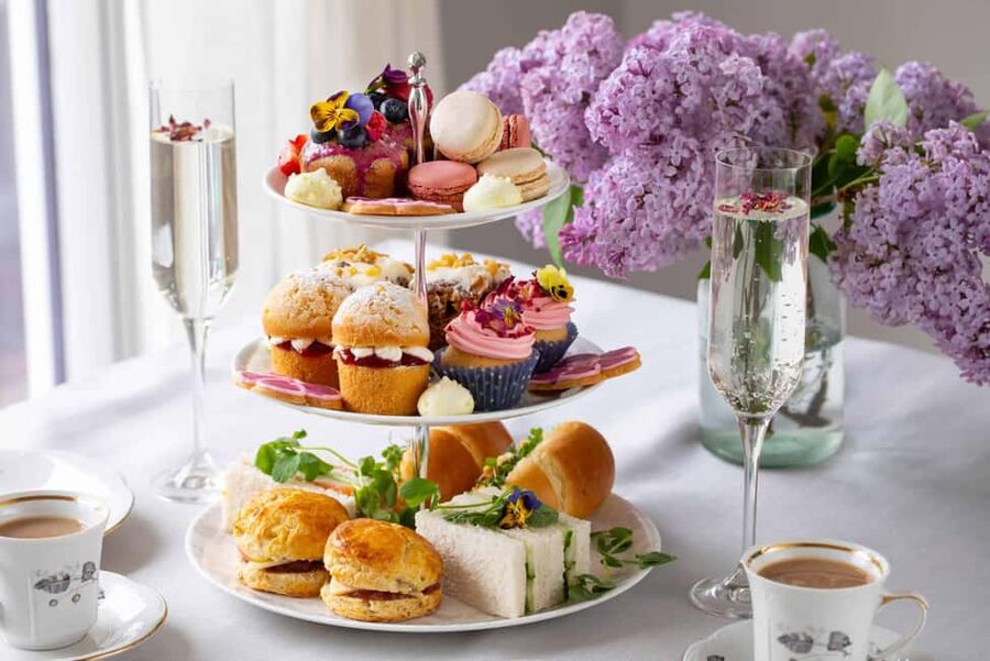 Budapest: Le Báb Afternoon Tea Experience - First Impression Inside: Paris and London Salon Mood, Done Cozy