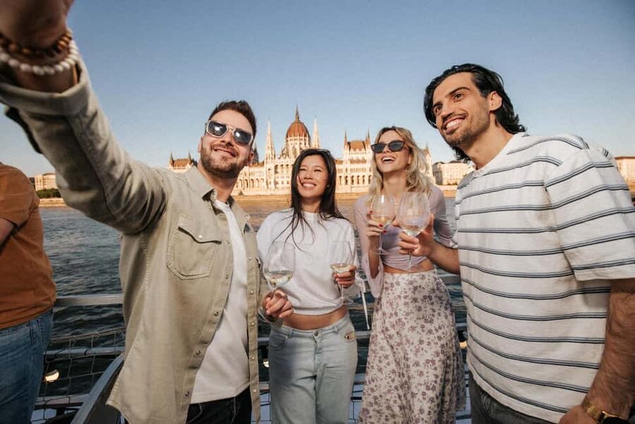 Budapest: Lotus Cruise with Unlimited Aperol and Prosecco - The unlimited bar that actually changes the mood