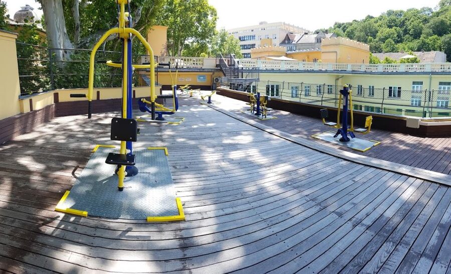 Budapest: Lukács Thermal Bath Full-Day Spa Ticket - Thermal Waters with Calcium, Magnesium, and Sulfur