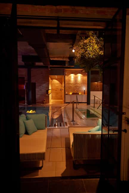 Budapest: Massage 60 min + Bath entry Mandala Day Spa - Teahouse Breaks: Herbal Tea, Cold Drinks, Snacks, and Fresh Fruit