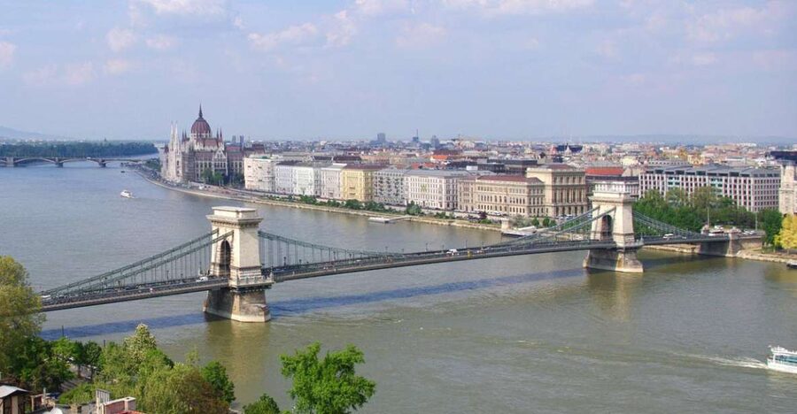 Budapest: Multilingual Highlights Tour - Key Highlights You Shouldn’t Miss