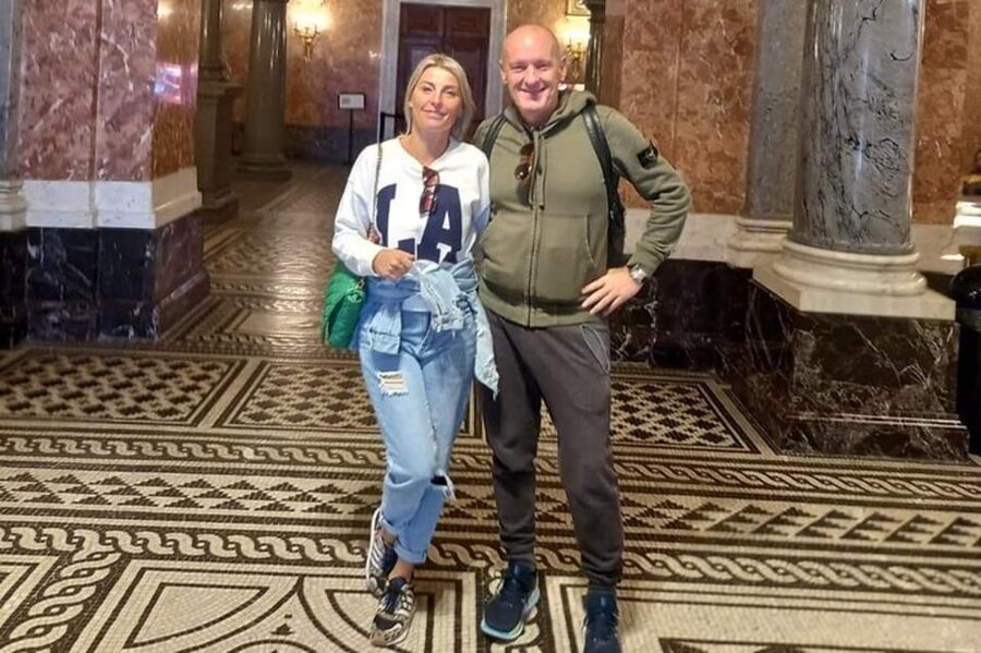 Budapest : Must-see attractions walking tour - Getting Started at Kempinski Corvinus and Erzsébet Square