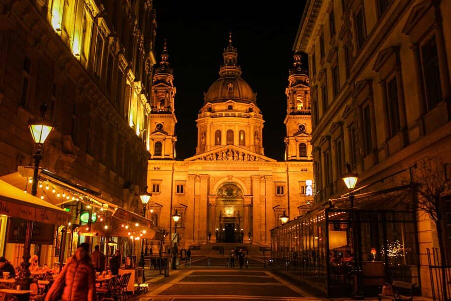 Budapest Night Tour in Spanish and Danube Boat Ride (optional) - Finding your rhythm at Szent István tér (the night meeting point)