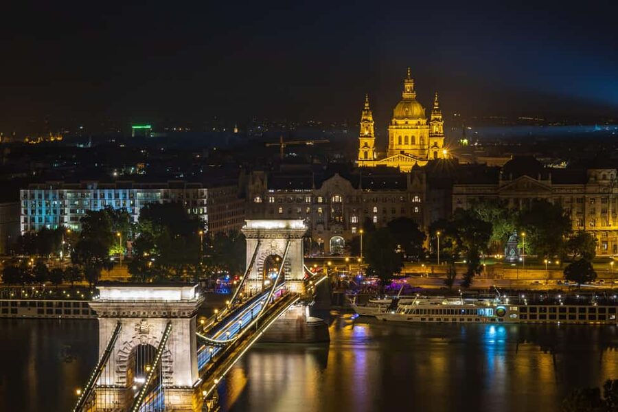 Budapest Night Tour in Spanish and Danube Boat Ride (optional) - Optional Danube cruise: what to expect from the water