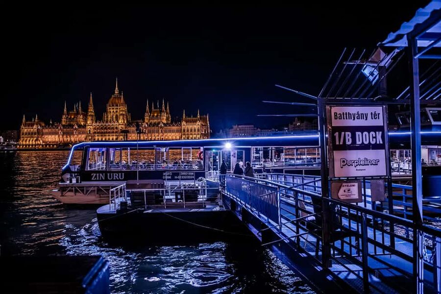 Budapest: Nighttime or Daytime City Sightseeing Cruise - MÜPA, Nemzeti Színház, and the Sports Complex Scene