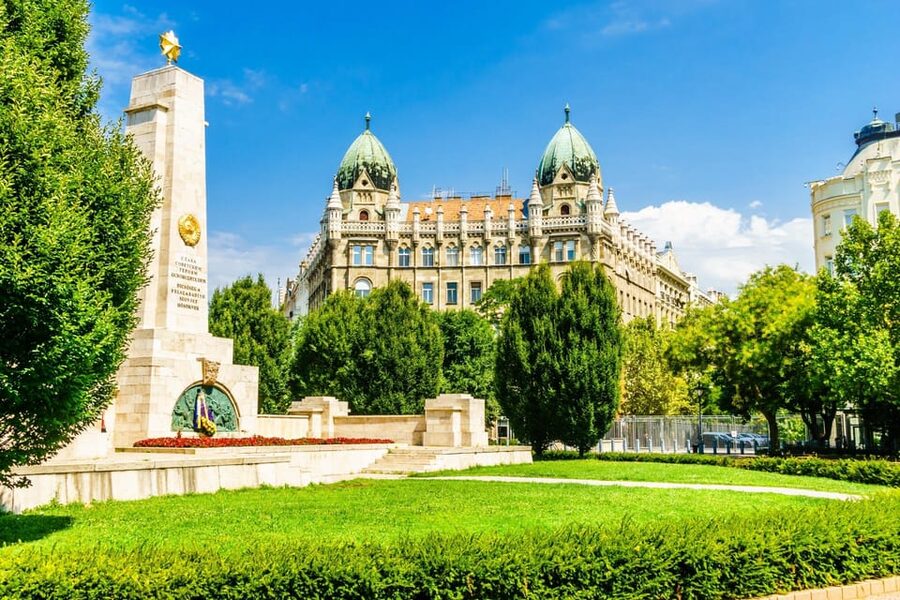 Budapest Old Town and Top Attractions Private Walking Tour - St. Stephen’s Basilica: A Facade You’ll Recognize, a Meaning You Might Not