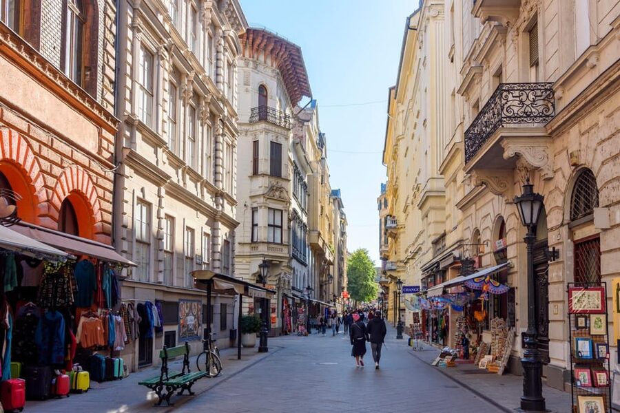 Budapest Old Town and Top Attractions Private Walking Tour - Closing at Széchenyi Chain Bridge: Views That Make It All Click