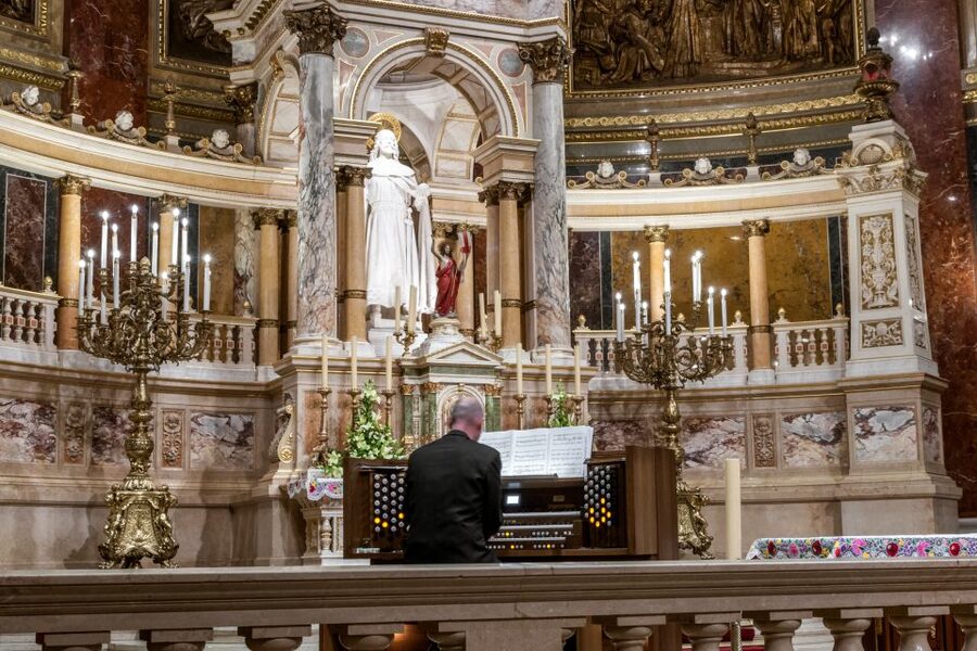 Budapest: Organ Concert in St. Stephen's Basilica - Seating categories: what rows 1 to 26 can change for you