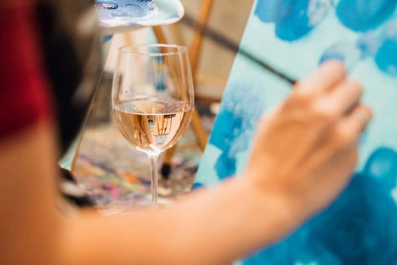 Budapest: Paint and sip experience - Choosing Your Budapest Souvenir: Painting Themes, Frames, and Colors