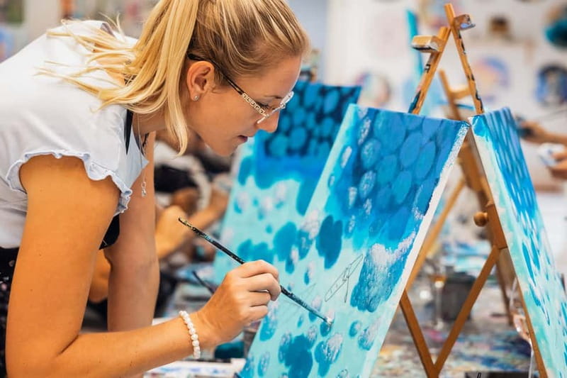 Budapest: Paint and sip experience - Finding the FessNeki Studio on First Floor, Downtown Budapest