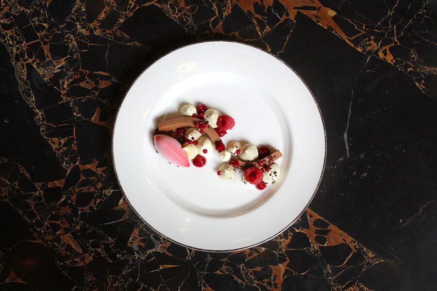 Budapest: Párisi Passage Restaurant 3-Course Menu - Champagne Tasting Moment and Drinks That Set the Tone