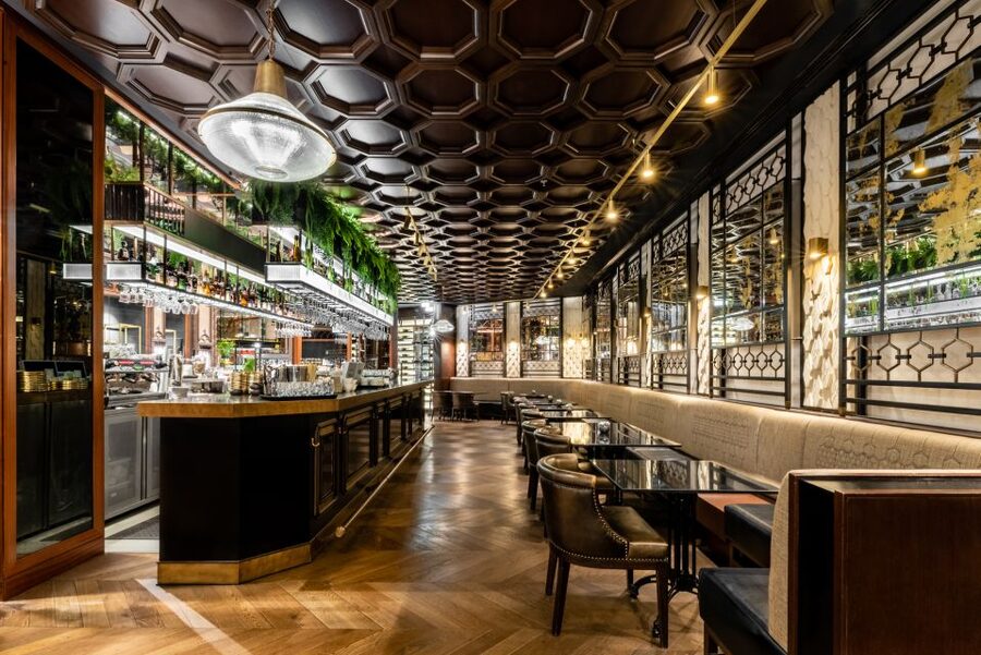 Budapest: Párisi Passage Restaurant 3-Course Menu - Service and Atmosphere: What Usually Goes Right