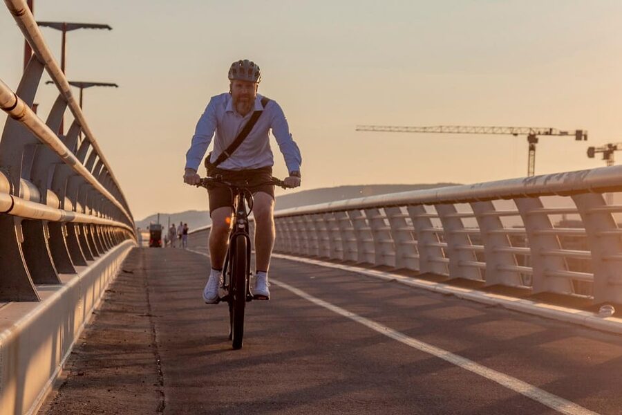 Budapest: Premium E-Bike Rental - Deák Ferenc tér meeting point: quick start, clear expectations