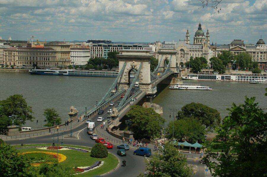 Budapest: Private 3-hour Guided City Tour by Bus - Getting Oriented Fast: Private Pickup and an Air-Conditioned Ride