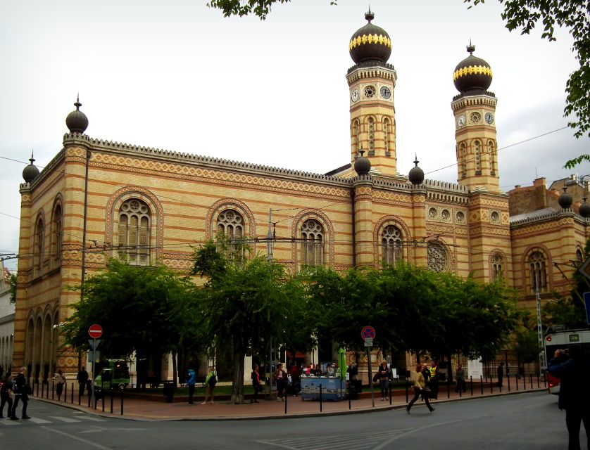 Budapest: Private 3-hour Guided City Tour by Bus - Price and Value for Up to 2 People at $259 per Group