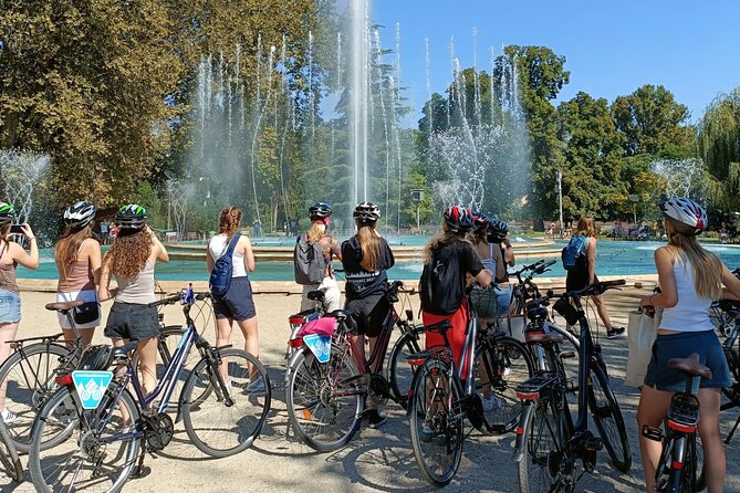 Budapest private Bike & e-Bike Tour with a drink - Getting set up at the start point near Rumbach Sebestyén u. 10