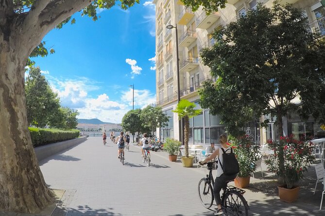 Budapest private Bike & e-Bike Tour with a drink - Danube River bike route: the panorama closer than you think