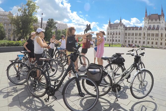 Budapest private Bike & e-Bike Tour with a drink - The first stops you need to get your bearings: Erzsébet tér and St. Stephen’s