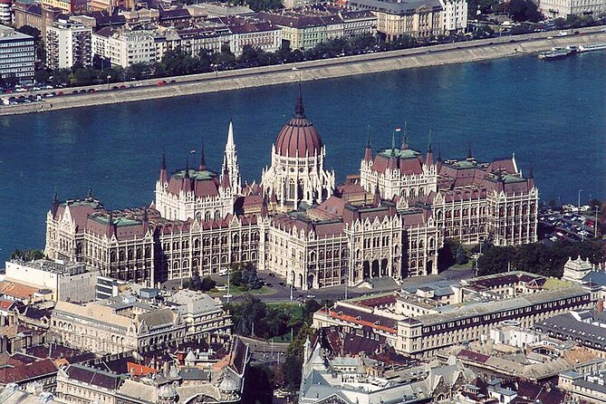 Budapest Private City Tour by car in 4 hours - Stop 4: Heroes’ Square and City Park, a great photo pause