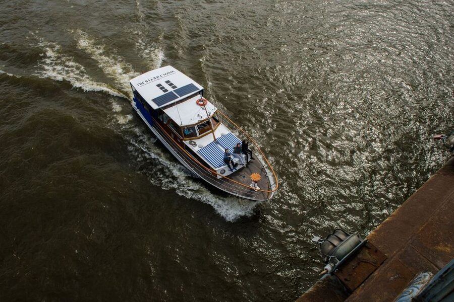 Budapest: Private Danube Yacht Cruise with Welcome Drink - Why a private Danube cruise is the best kind of different