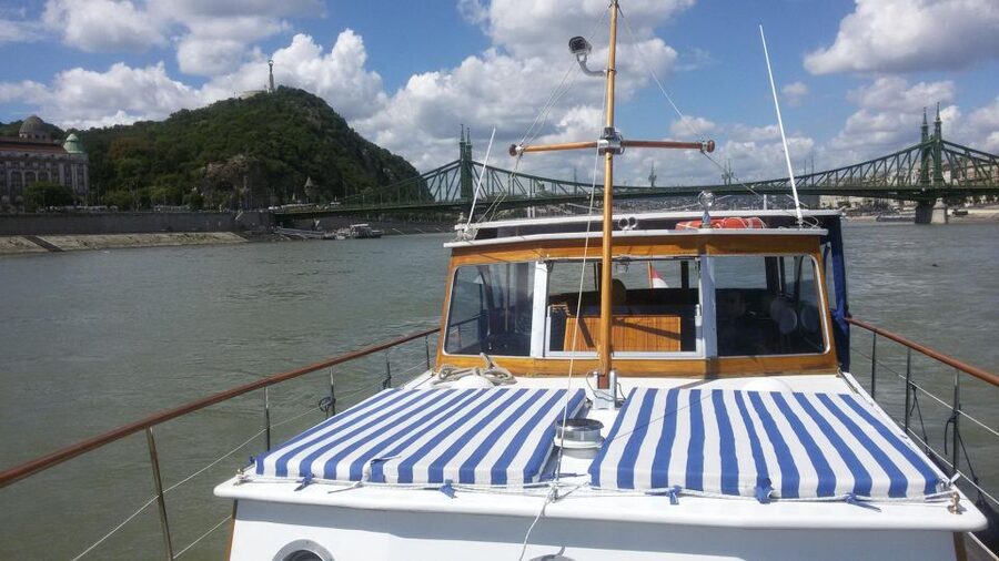 Budapest: Private Danube Yacht Cruise with Welcome Drink - Price and value: what $972 per group means in real terms