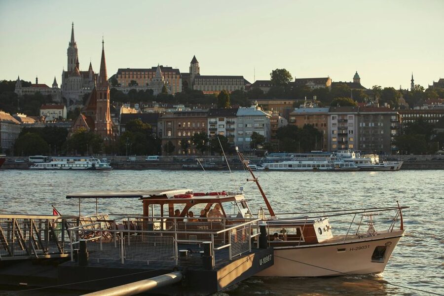 Budapest: Private Danube Yacht Cruise with Welcome Drink - Timing tips: board before sunset and let Budapest do the work