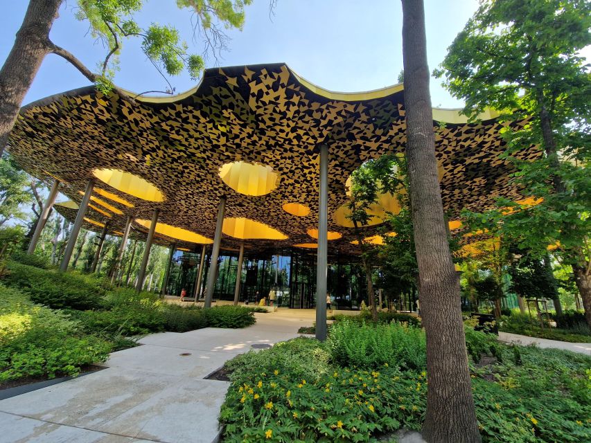 Budapest: private deluxe tour with a native, in Spanish - City Park walk and the thermal bath area, what to expect