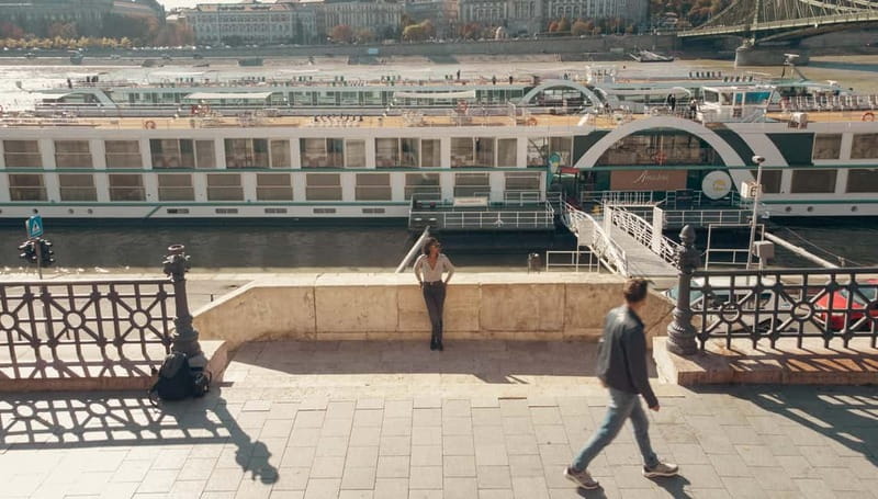 Budapest: private drone photo session - Elizabeth Bridge and the river rhythm that makes photos look “designed”
