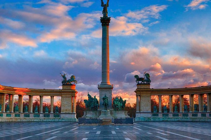 Budapest Private Full Day City Tour with a comfortable air -conditioned car - Central Market Hall and the Great Synagogue in the Jewish Quarter
