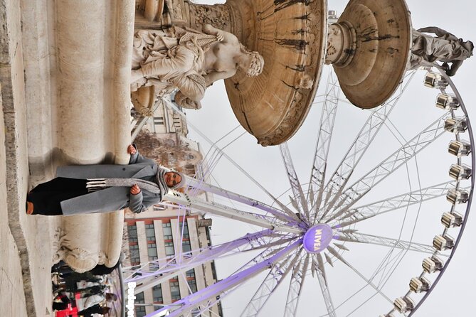 Budapest Private Guided Tour with Photoshoot - Big(3hrs) - Erzsébet Square moment: a quick snapshot stop