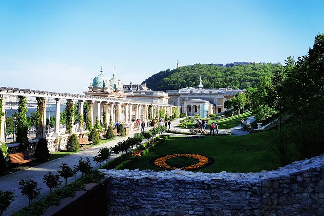 Budapest Private Walking Tour - Bus to Buda Castle Hill: Switching Sides Without Losing the Thread
