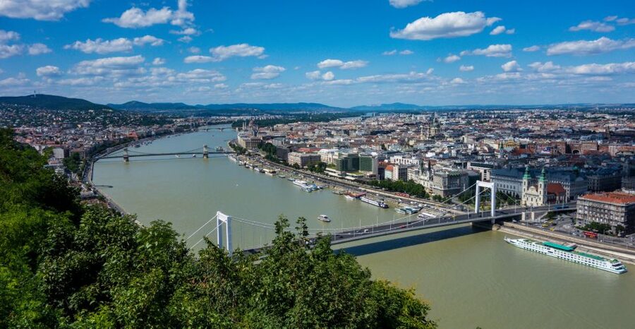 Budapest: Private Walking Tour of City with Spanish Guide - A private Spanish walking tour that turns Budapest into a choose-your-own-day