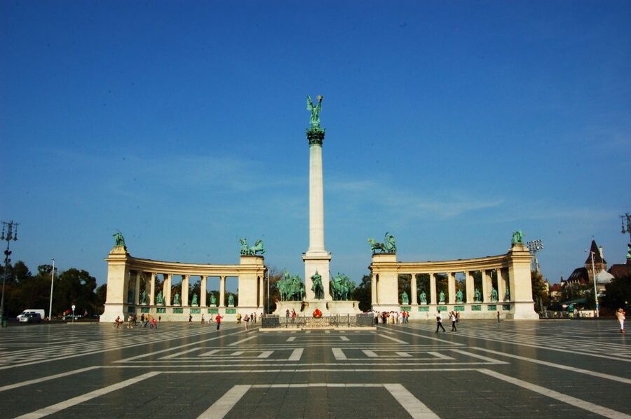Budapest: Private Walking Tour of City with Spanish Guide - Parliament, the Opera House, and Andrássy Avenue: Budapest power meets elegance