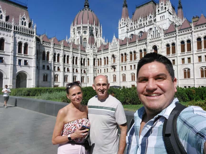 Budapest: Private Walking Tour with a Local - How the tour starts: meeting points and first-contact energy