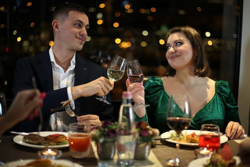 Budapest: Prosecco Dinner Cruise with Live Music - Why the sunset timing on the Danube matters