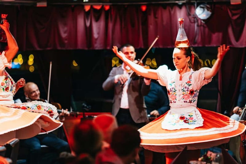 Budapest: Prosecco Dinner Cruise with Live Music - Folk dance or piano music: choose the mood you want