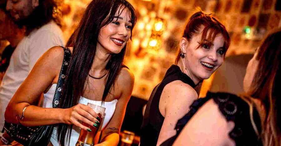 Budapest: Ruin Bar Pub Crawl with Entry Tickets - Meeting at Becketts Irish Bar and how the tour actually starts