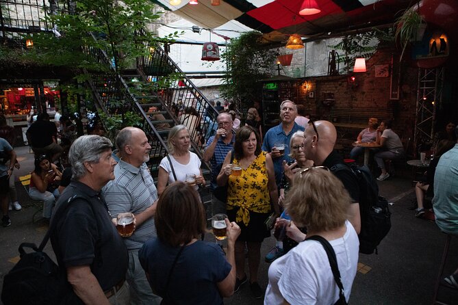 Budapest Ruin Bars Evening Walking Tour with Drinks & Street Food - The guide factor: why Zoltán and Bianka get so many high marks