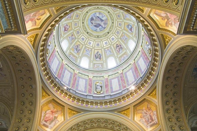 Budapest: Saint Stephen's Basilica Tour - Group size and the private option, when each one makes sense