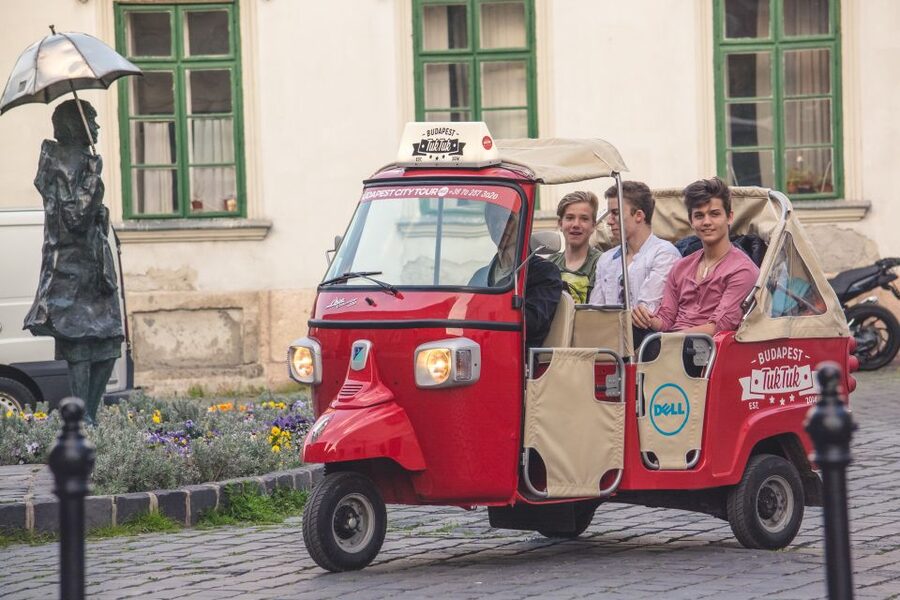 Budapest: Scenic Tuk Tuk Tour - Guides make or break it, and the praises are consistent