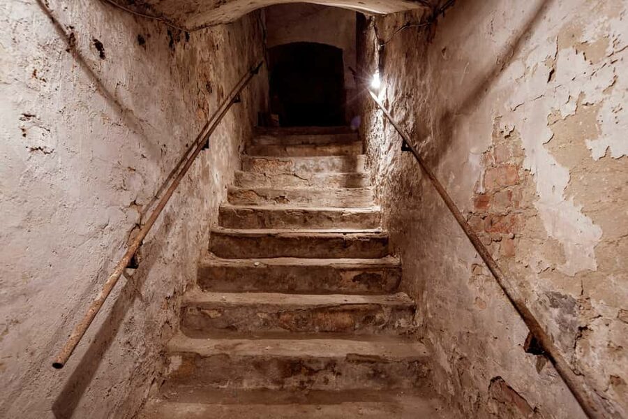 Budapest: Secrets of the Old Town of Buda Guided Walk - Meeting Point, Timing, and the One Thing That Can Ruin Your Start