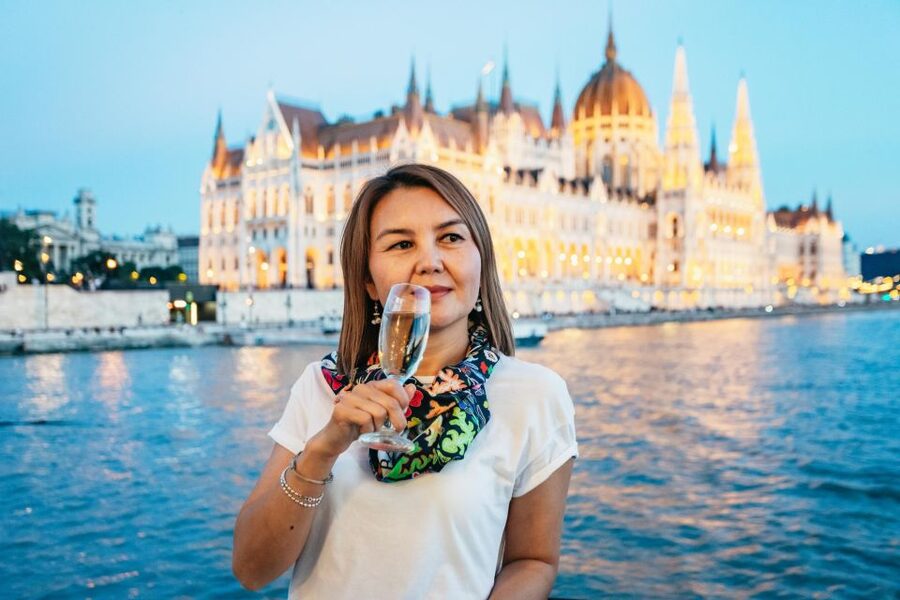 Budapest: Sightseeing Cruise on the Danube - Live music on board: what it adds, and when to set expectations